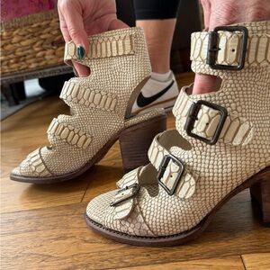 Freebird Cream Textured Buckle Heels